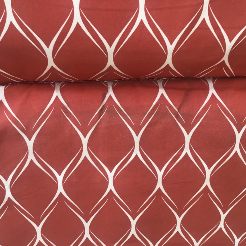 Red coral with white geo print outdoor chair cushion - Picture 2 of 5